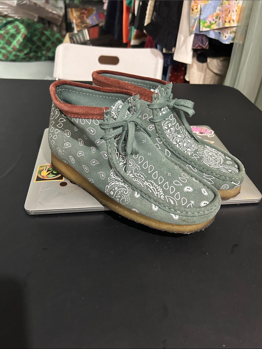 Clarks Green Paisley Print Wallabee-Style Loafers with Brown Trim size 8.5